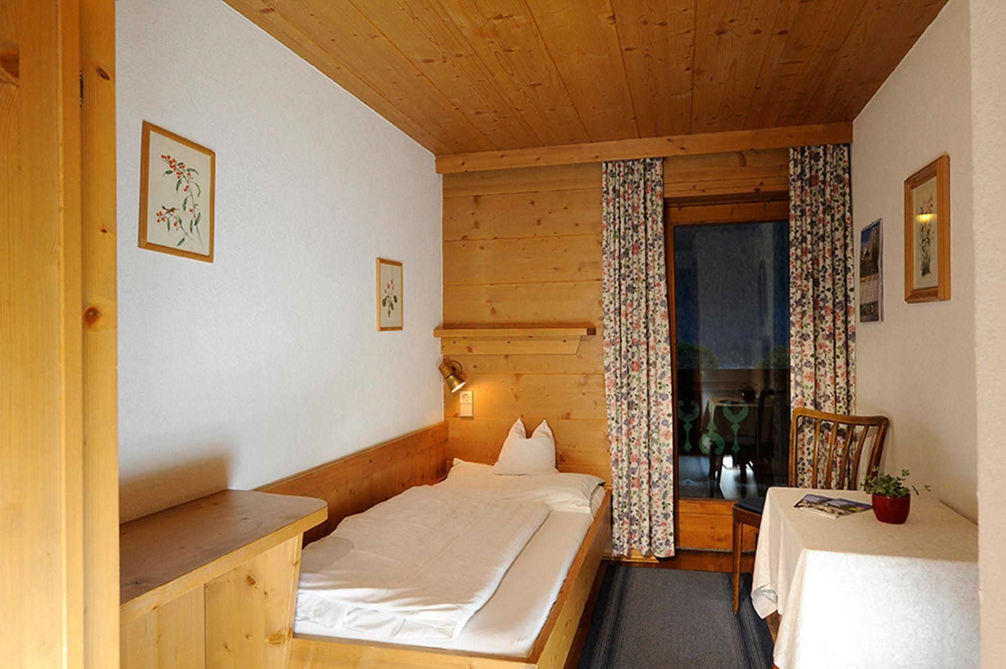Gasthaus Sonne Тарренц Экстерьер фото
